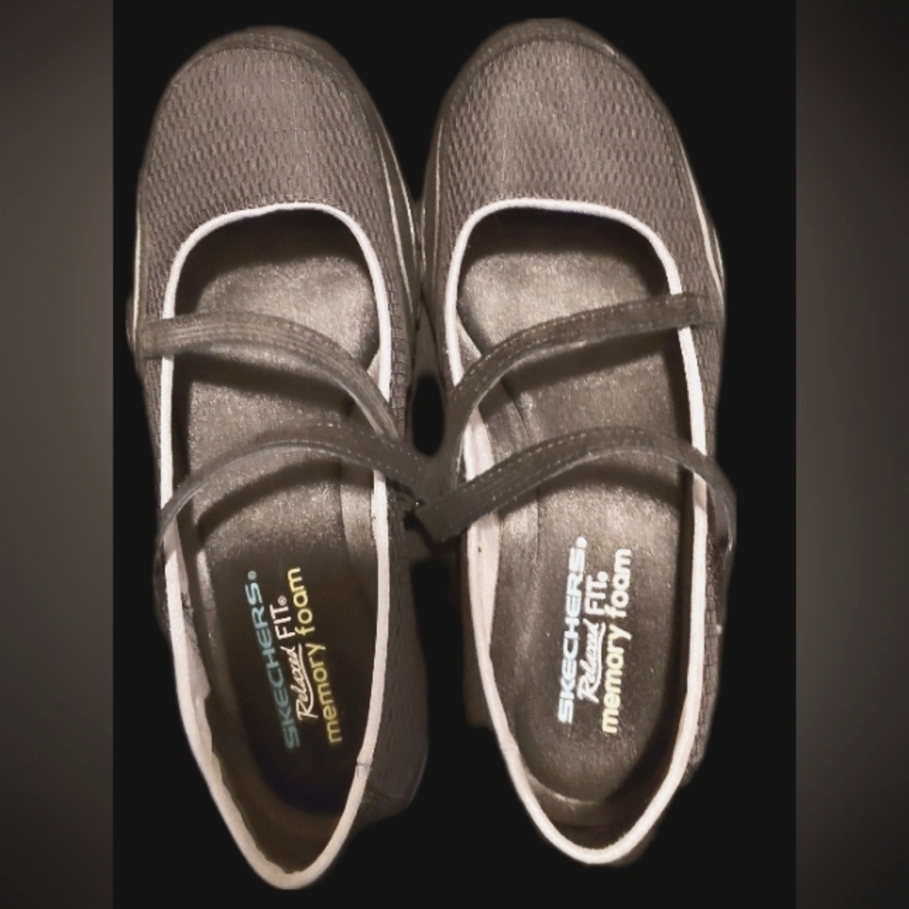 Sketchers Relaxed fit memory foam shoes